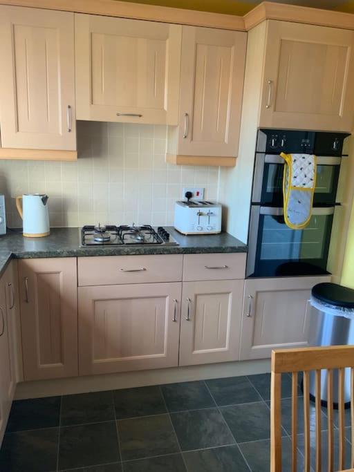 Home From Home, 3 Bedroom House In Hawick Buitenkant foto